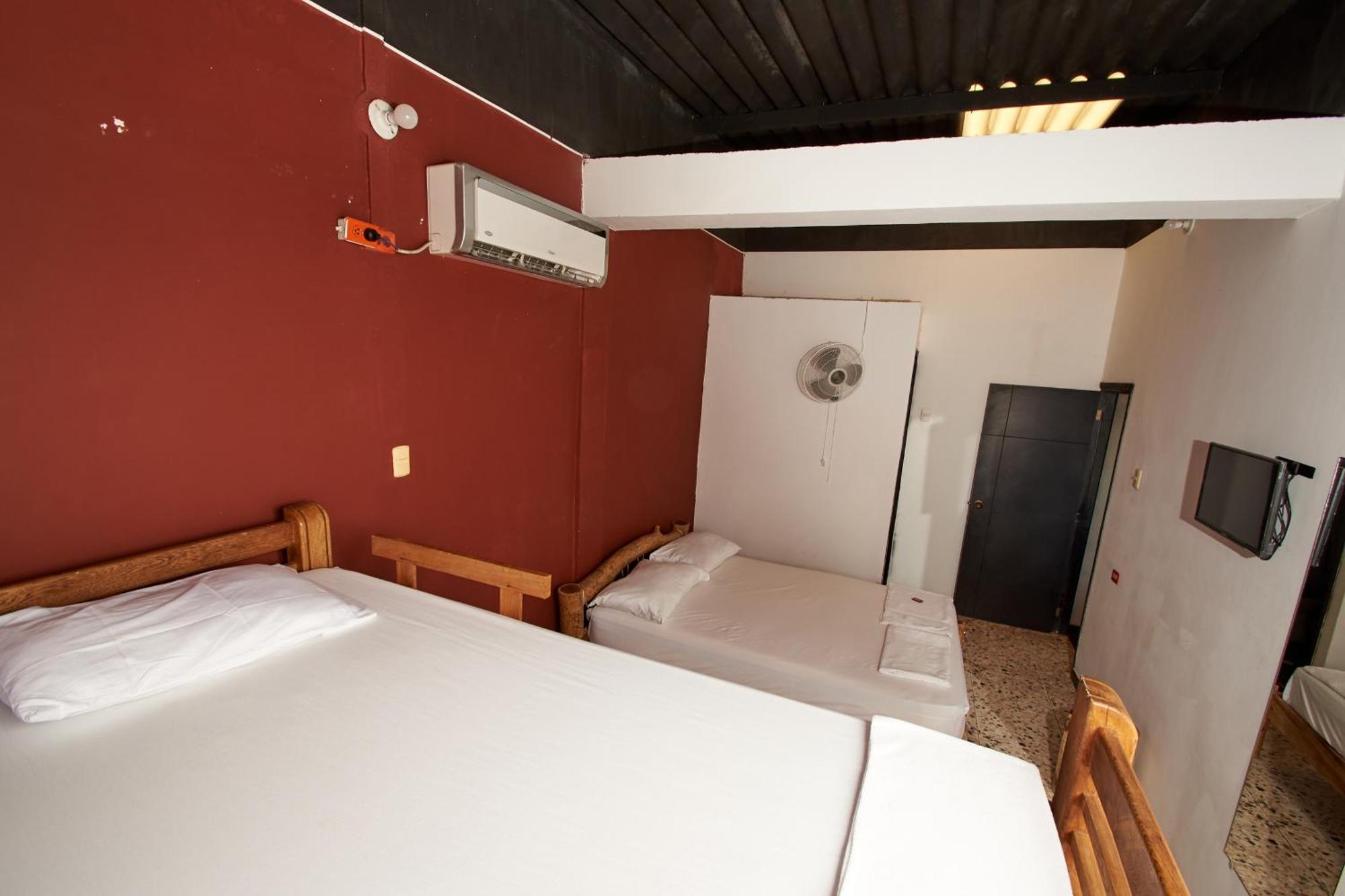 Hotel Flamencamarones Extérieur photo
